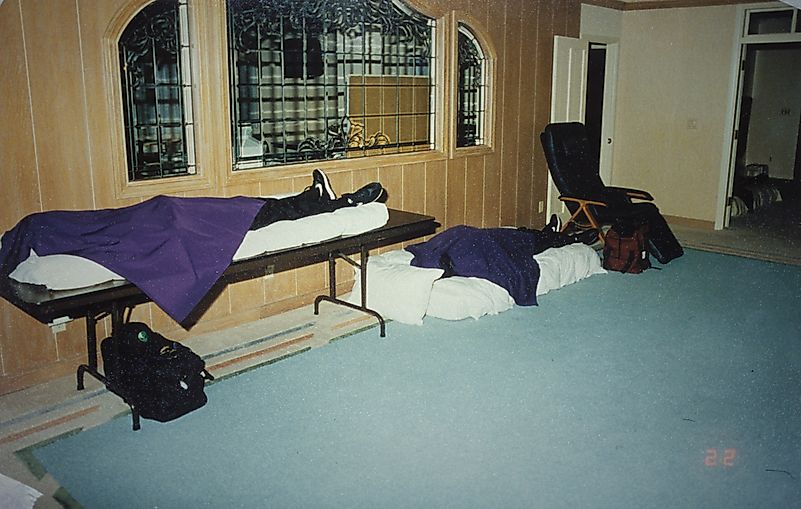The police found 39 bodies, with matching clothes, Nike sneakers, and plastic bags tied around their heads. Image credit: timeline.com The police found 39 bodies, with matching clothes, Nike sneakers, and plastic bags tied around their heads. Image credit: timeline.com