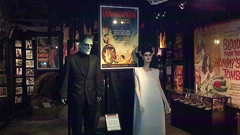 Movie fans will get a kick out of the Hollywood Museum. Image credit: glitteratitours.com