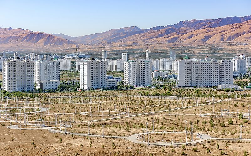 Many buildings in Ashgabat are reminiscent of old Soviet blocks, except made of marble. Many buildings in Ashgabat are reminiscent of old Soviet blocks, except made of marble.