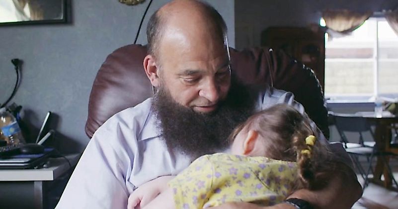 Mohamed Bzeek with a terminally ill kid. Image credit: Mvslim.com Mohamed Bzeek with a terminally ill kid. Image credit: Mvslim.com