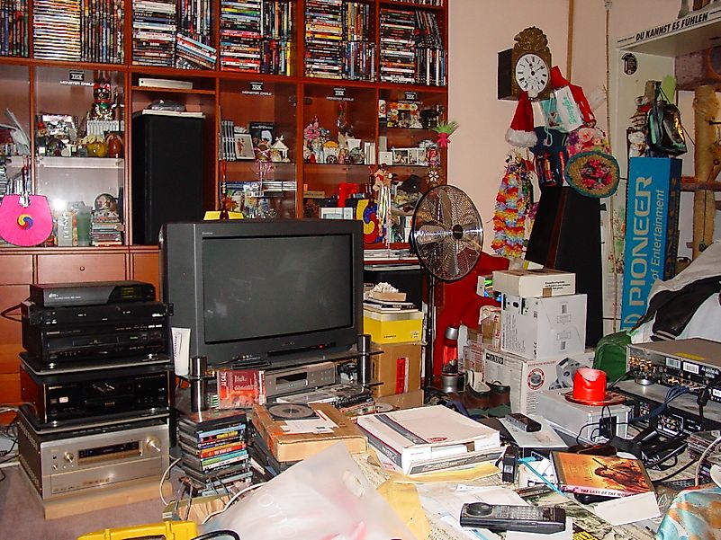 Too many things in home means more waste. Decluttering and keeping things minimal is important. Image credit: Wikimedia.org