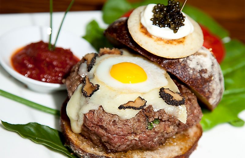 Le Burger Extravagant. Image credit: Thedailymeal.com