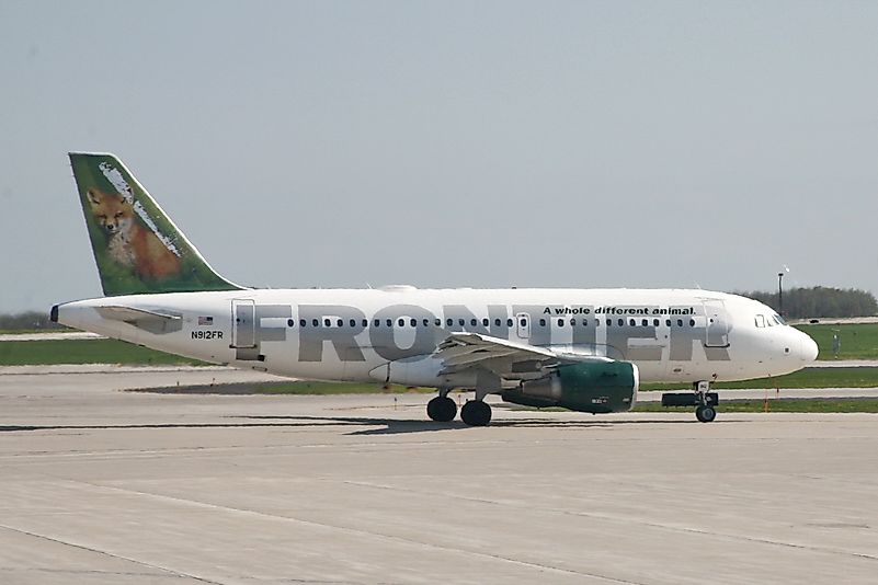 Frontier Airlines has high baggage fees. Image credit: wikimedia.org