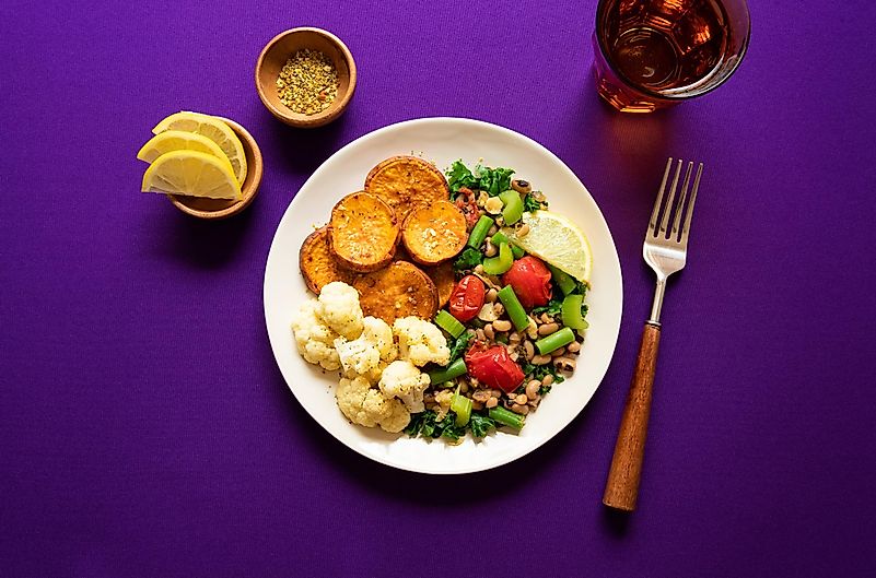 Você pode cozinhar para os idosos e entregar comida para eles.  Foto de Ella Olsson no Unsplash
