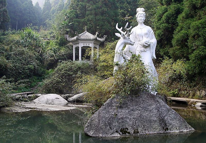 A statue at Héng Shān, Hunan. A statue at Héng Shān, Hunan.