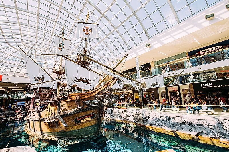West Edmonton Mall. Image credit: Alexscuccato/Wikimedia.org West Edmonton Mall. Image credit: Alexscuccato/Wikimedia.org