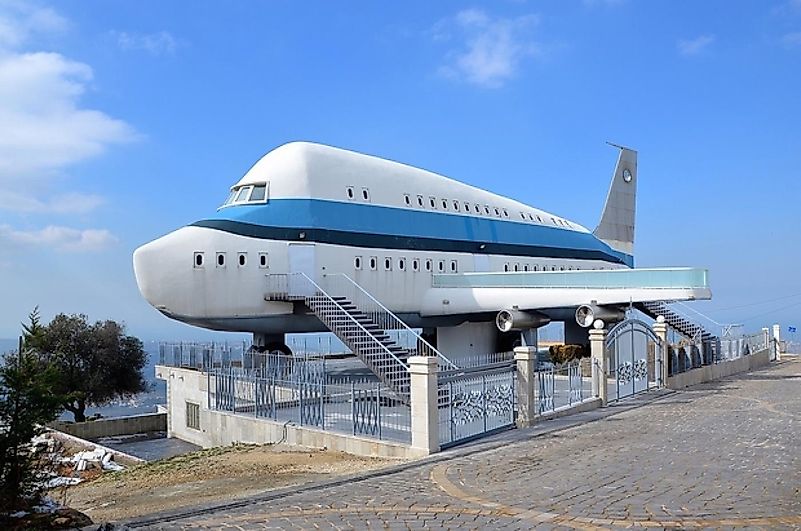 The windows on this home resemble real airplane windows. Editorial credit: middleeasteye.com
