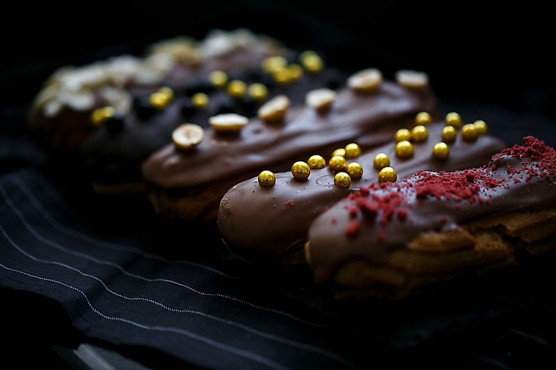 Éclairs. Éclairs.