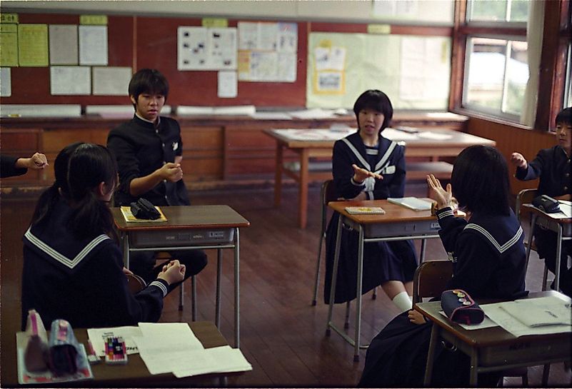 English class in Uta Junior High School, Japan. Image credit: Aka Hige from from Dento/Wikimedia.org English class in Uta Junior High School, Japan. Image credit: Aka Hige from from Dento/Wikimedia.org