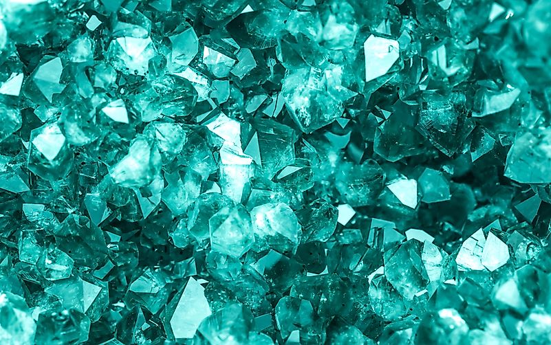 Mineral crystals in the natural environment Mineral crystals in the natural environment