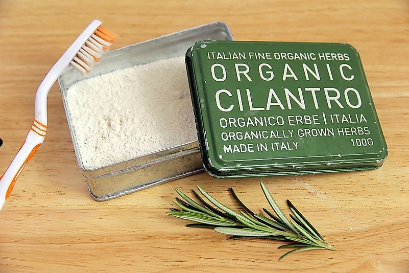 Homemade toothpaste and cosmetics saves wasteful production. Image credit: Needpix.com