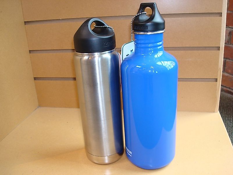 Using reusable water bottles is a great idea to lead a plastic-free life. Image credit: Amraepowel/Wikimedia.org