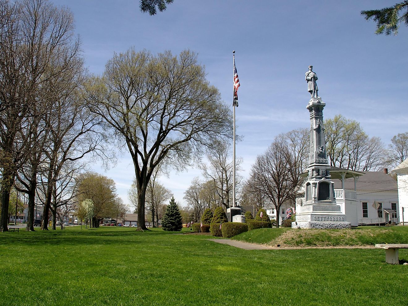 Belchertown Common in Massachusetts. By Nwalsh, CC BY-SA 3.0, Wikimedia Commons