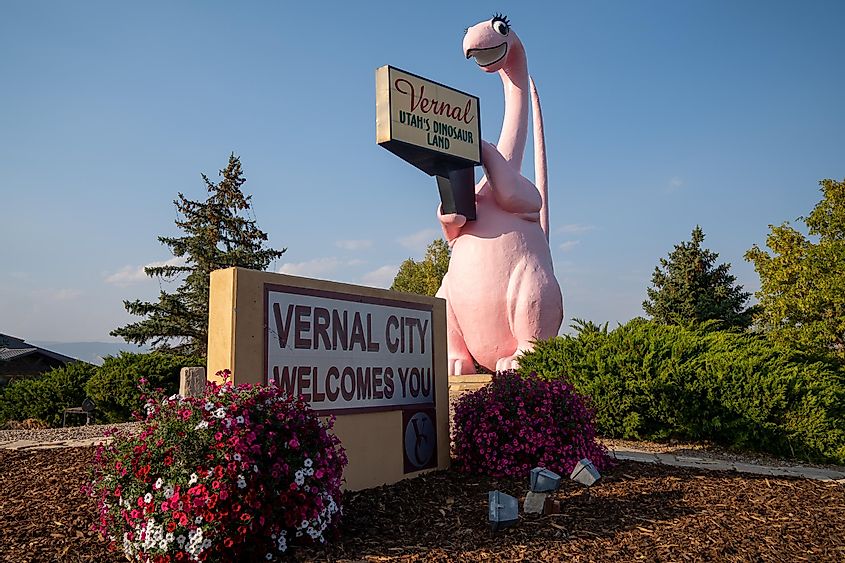 Sign for Vernal Utah, with its famous pink dinosaur statue.