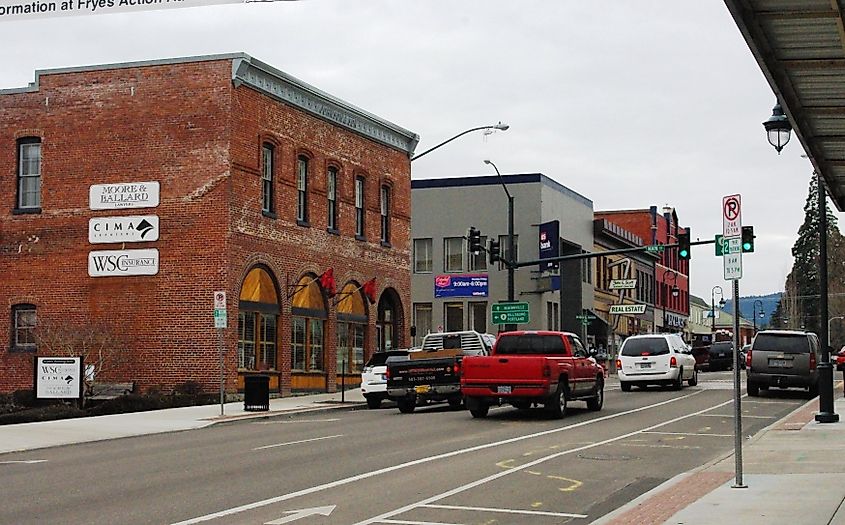 Downtown Forest Grove, Oregon, USA, looking west along Pacific Avenue at Main Street.