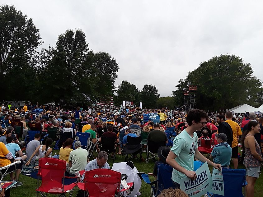 : A crowd of supporters listen to 2020 presidential candidates at the Polk County Democratic Party Steak Fry. 135043