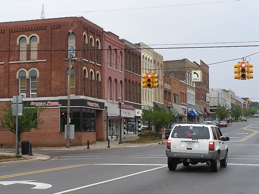 Downtown Niles along East Main Street, By Chris Light - Own work, CC BY-SA 4.0, https://commons.wikimedia.org/w/index.php?curid=70030503
