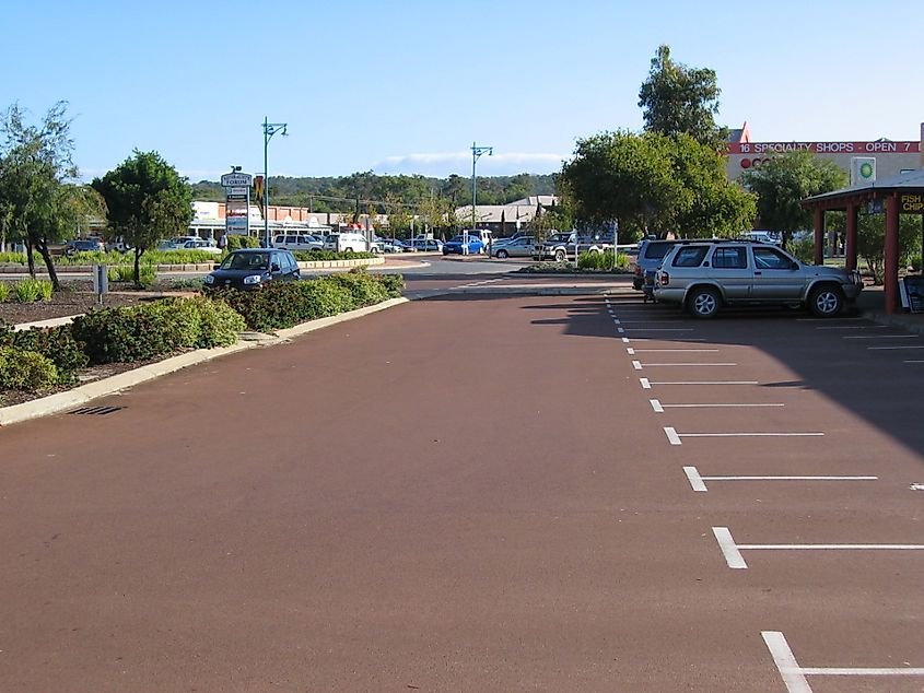 Dunsborough, Western Australia: Town center view.