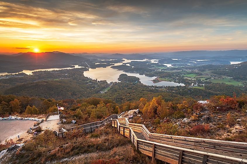 The Chatuge Lake as seen from the town of Hiawassee, Georgia. Credit: Sean Pavone/ Shutterstock.com