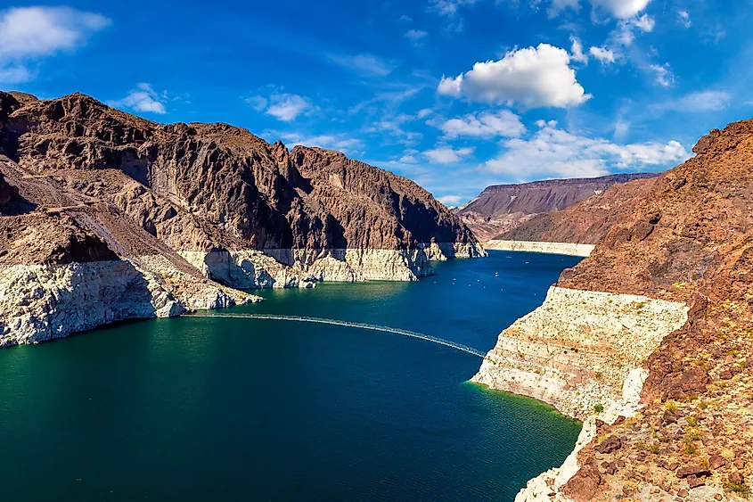 Low water level strip on cliff at Lake Mead