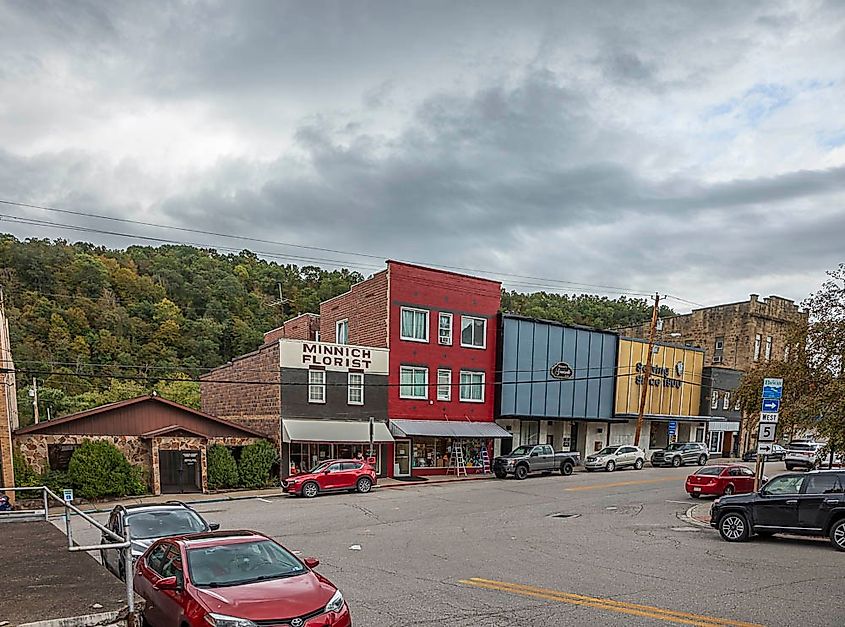 Grantsville, West Virginia (Taken by-Roger Propst, Uploaded by-Dakota Laughlin, CC BY-SA 4.0 <https://creativecommons.org/licenses/by-sa/4.0>, via Wikimedia Commons)