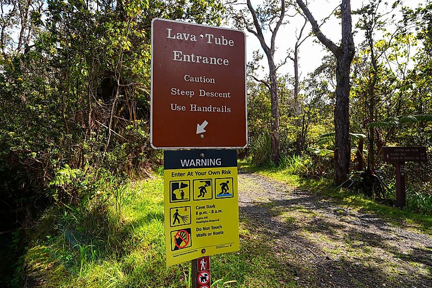 Entrance sign to the Thurston lava tube in the Kilauea crater in the Hawaiian Volcanoes National Park 