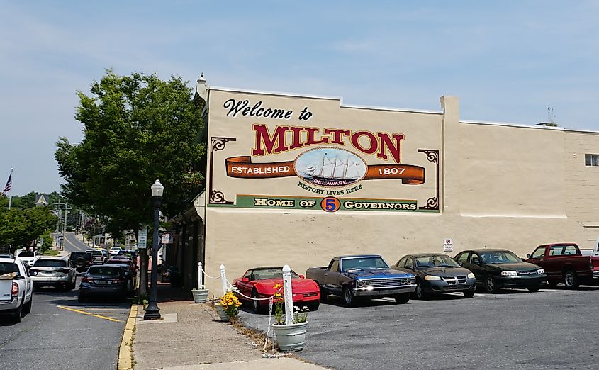 Signboard welcoming visitors to Milton, Delaware.