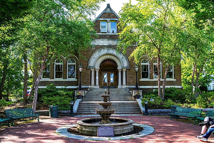 Amesbury, Massachusetts, Downtown with historic brick library buildings