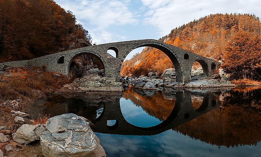 Stunning Arch Bridges From Around The World - WorldAtlas : The incredible picture showing a gorgeous scenery. Its colors are vibrant and mix flawlessly. Its arrangement looks wonderful, and the features are also extremely sharp.