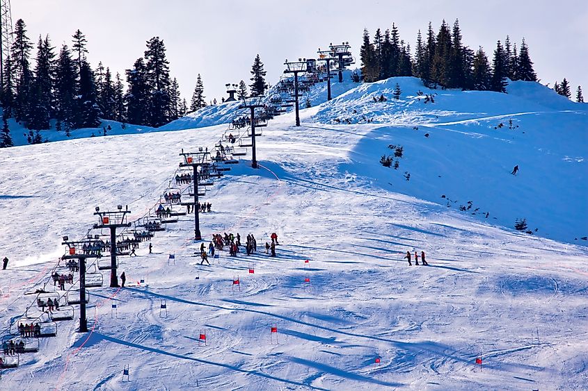Skiing and ski class on Snow Mountain at Snoqualmie Pass, Washington