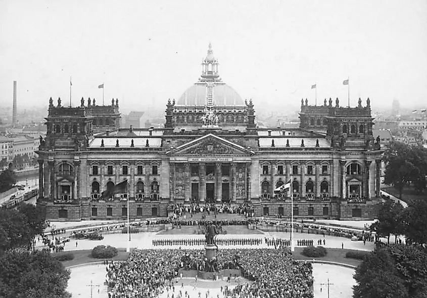 People celebrating Law to Remedy the Distress of People and Reich in 1933