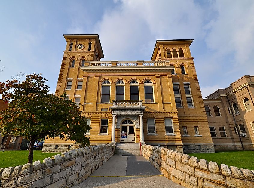 Wise County Courthouse in Wise, VA. Credit: Skye Marthaler, CC BY-SA 3.0 <https://creativecommons.org/licenses/by-sa/3.0>, via Wikimedia Commons