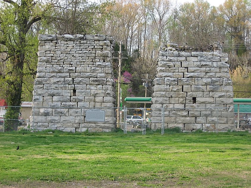 Southern sides of the Erin Limekilns, Tennessee.