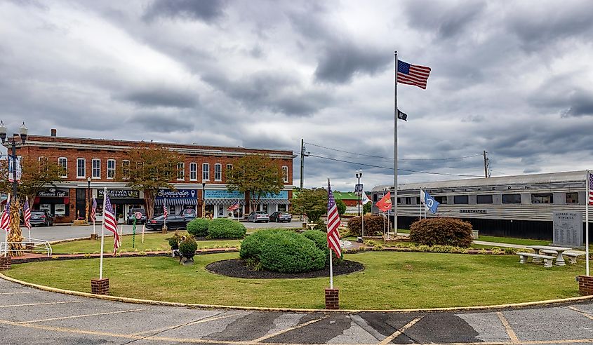 Sweetwater, Tennessee Historical district, featuring a Korean War Memorial in the town square