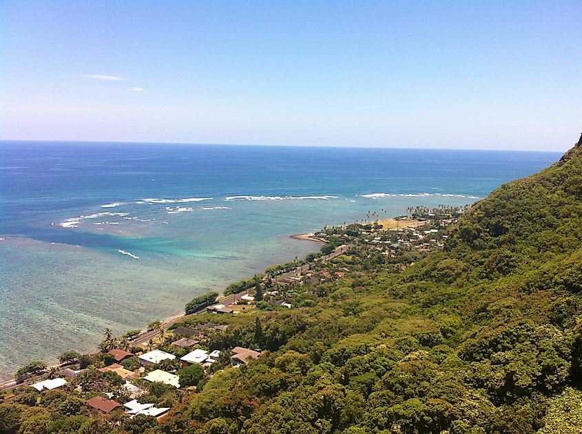 View from Crouching Lion near Kahana Valley, Kaʻaʻawa, Hawaii.