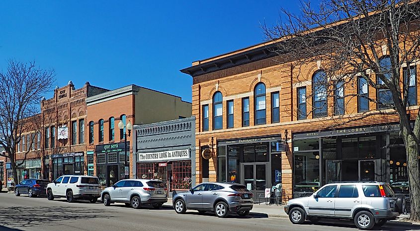  Street view in Excelsior, Minnesota. Image credit McGhiever - CC BY-SA 4.0, Wikimedia Commons.