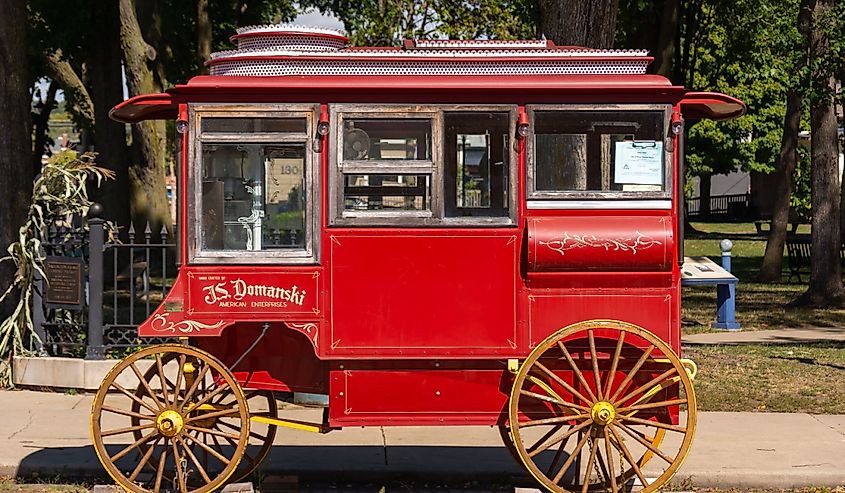 Old fashioned popcorn vendor in downtown Ottawa, Illinois.