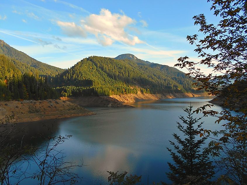 Cougar Reservoir in the fall - near Blue River, OR (Hills Outdoors / Shutterstock)