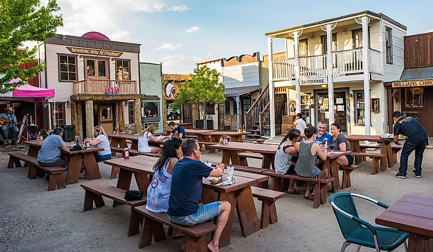 Outdoor dining in Williams, Arizona.