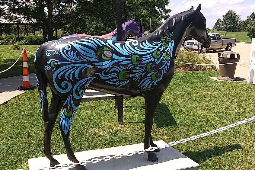 Painted horse statue located in rest stop in Shelbyville, Kentucky. Image credit MachoCoffee via Shutterstock