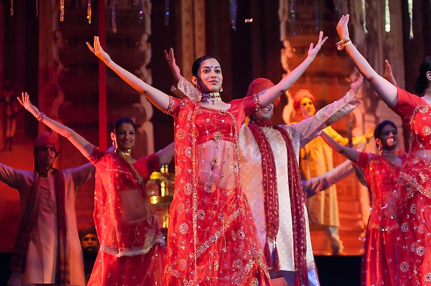 BARCELONA - OCT 28: Bollywood arrives to Barcelona with the musical "Bollywood Love Story" performed at Theatre Victoria on October 28, 2009 in Barcelona, Spain.