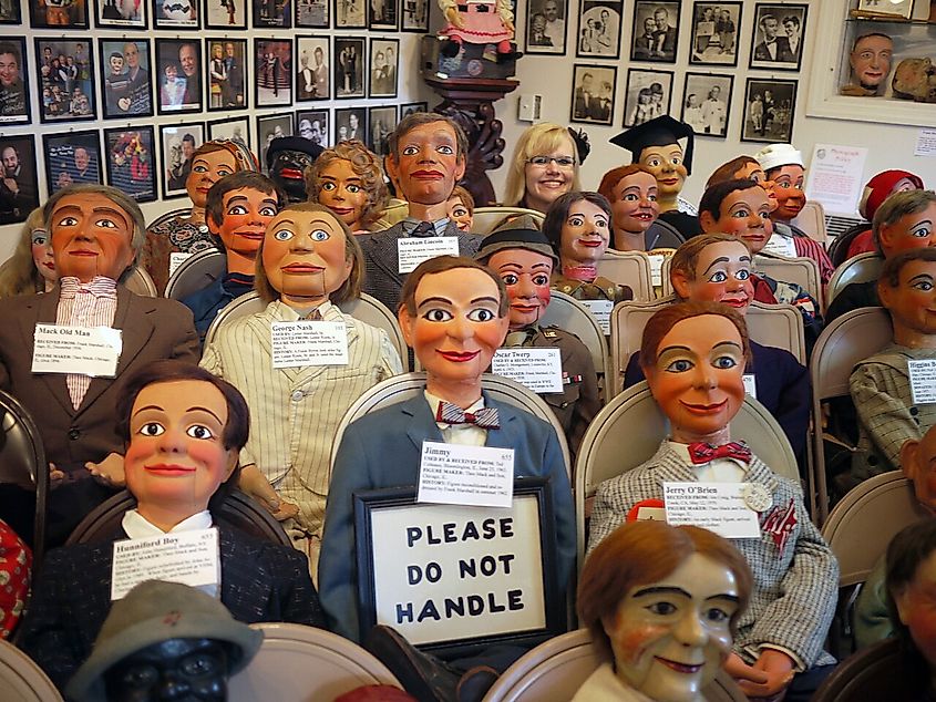 Dummies in the Vent Haven Museum.