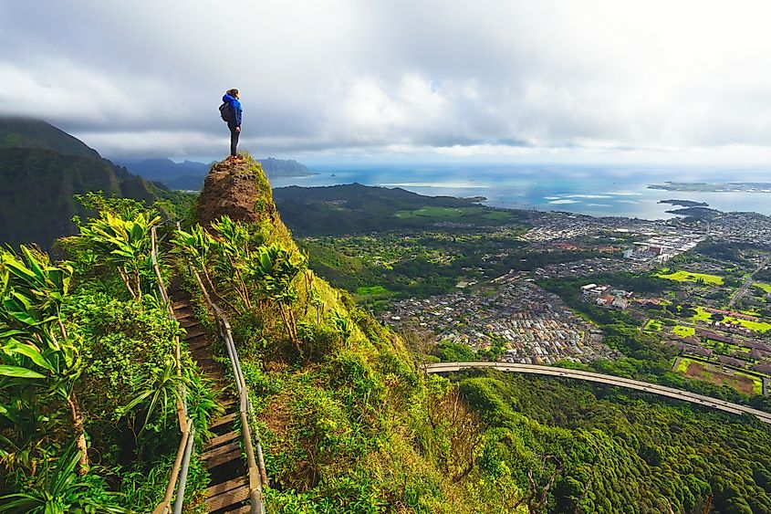View of the island from the Haiku Stairs viewpoint.
