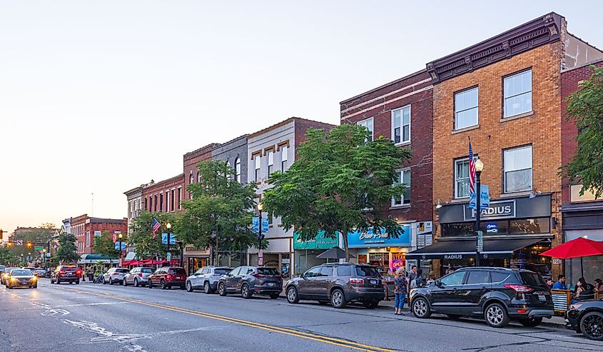 The business district on Lincolnway Street 