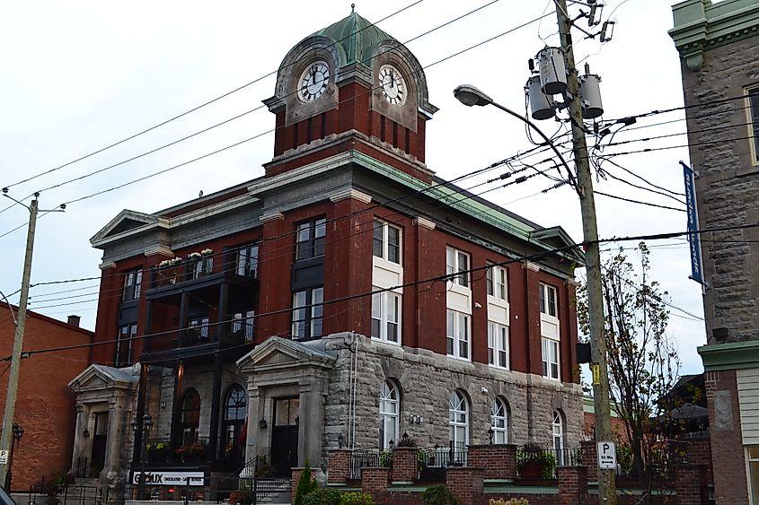 261 Rue Victoria, Salaberry-de-Valleyfield, Quebec