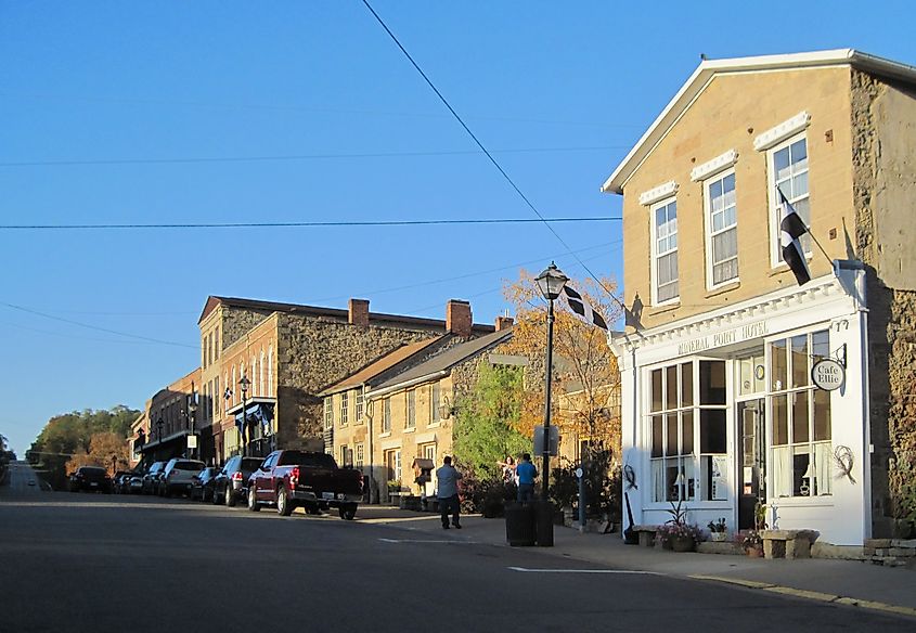 A view of Commerce Street in Mineral Point Historic District. Image credit: QuartierLatin1968 via Wikimedia Commons.