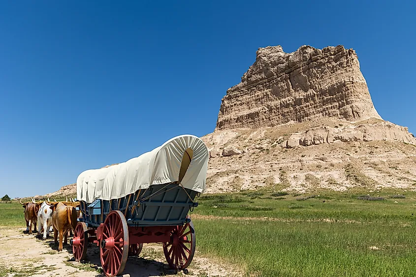 Covered wagon in front of Scotts Bluff National Monument, Gering, Nebraska