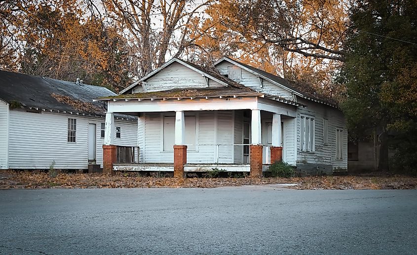 A historic home on the street corner in Alexandria, Louisiana. Editorial credit: Sabrina Janelle Gordon / Shutterstock.com