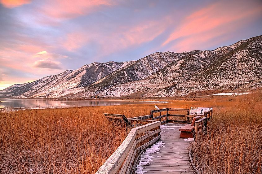 Sierra Nevada mountains over Mono Lake in Lee Vining, California.