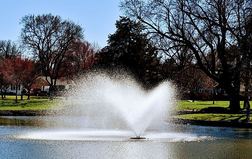 A water fountain in middle of the Heartwell Park